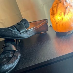 Womens black slip on. Fur texture . See pics .